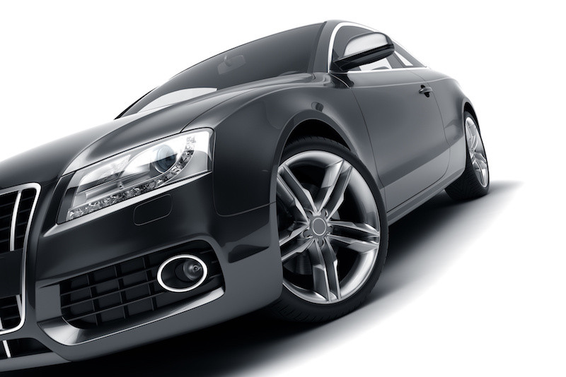 黒い車を前から少し斜めに撮った写真