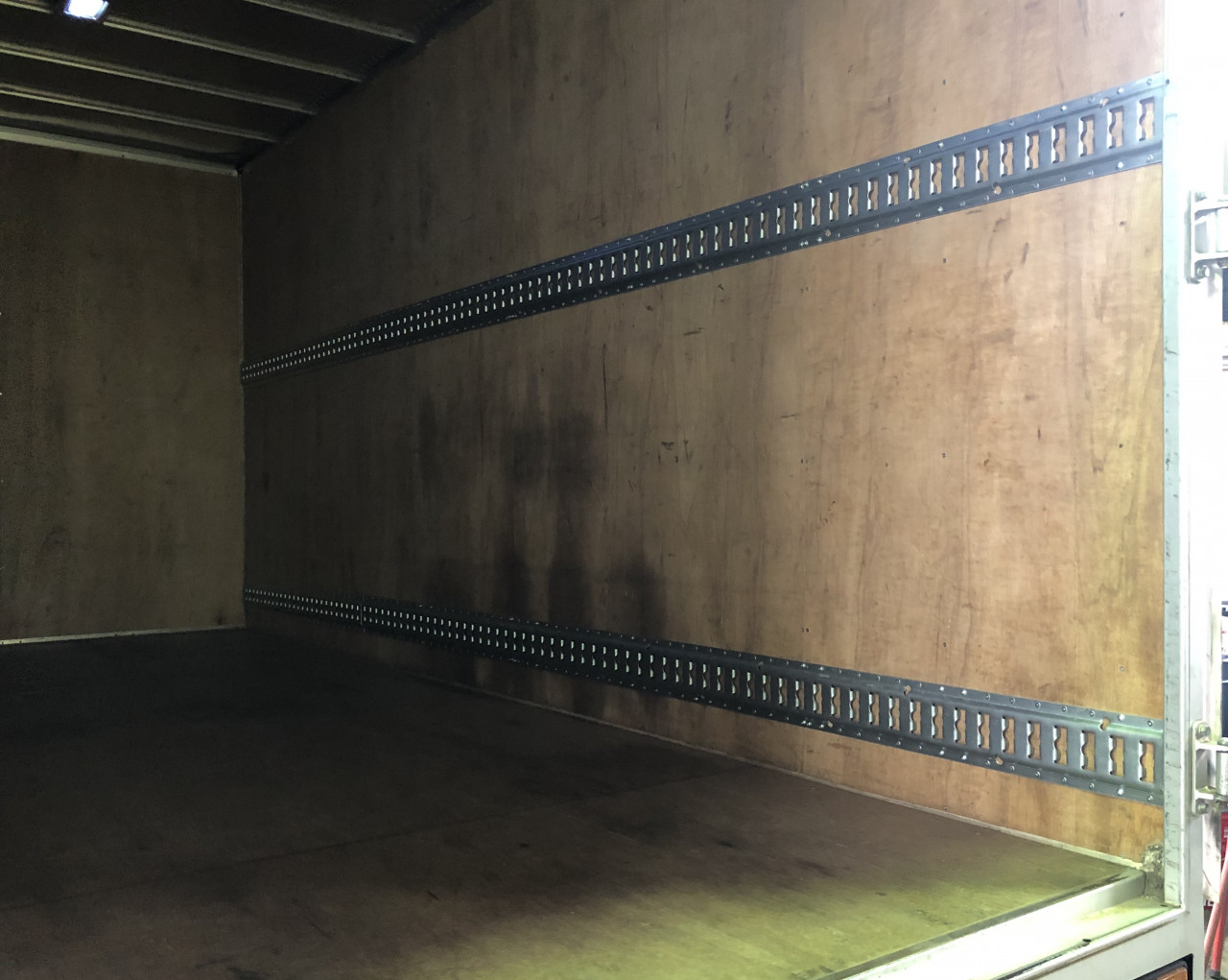 相模原 トラック レール取り付け