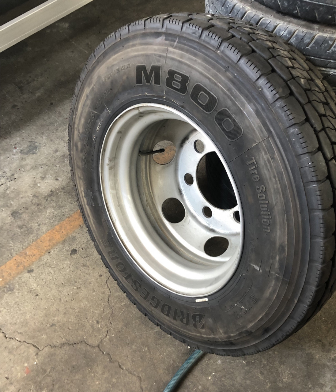 相模原市田名塩田 トラック タイヤ交換